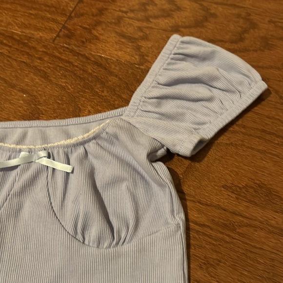 ***SOLD***Cute light blue crop top - Picture 2 of 4
